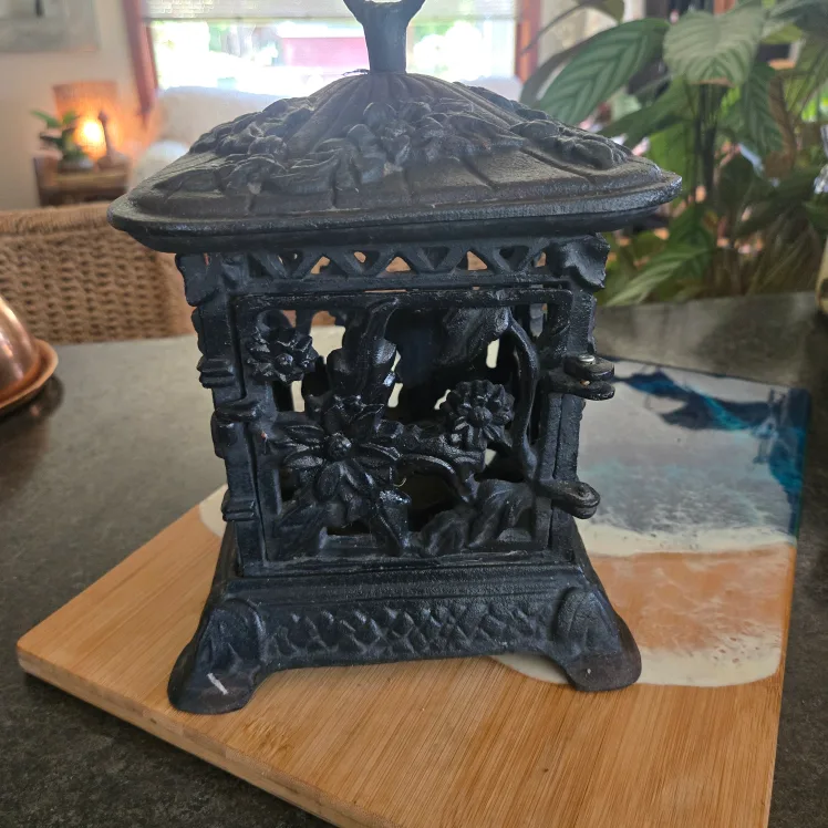 Vintage Japanese Cast Iron Lantern image indicator(2)