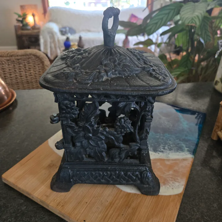 Vintage Japanese Cast Iron Lantern image indicator(7)