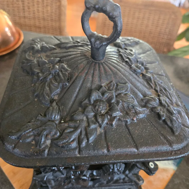 Vintage Japanese Cast Iron Lantern image indicator(8)