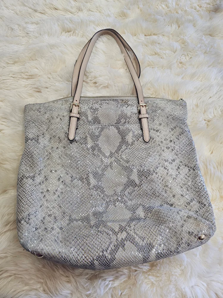 Michael Kors Tote Bag image indicator(2)