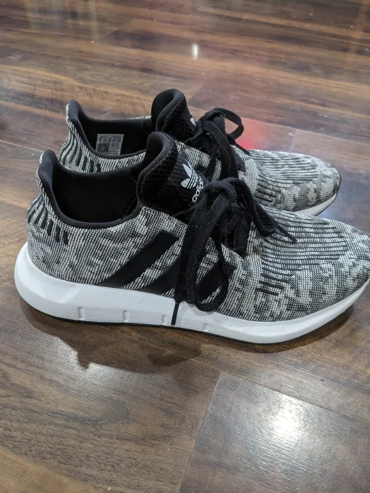 EUC Adidas Runners - Men size 8 thumbnail