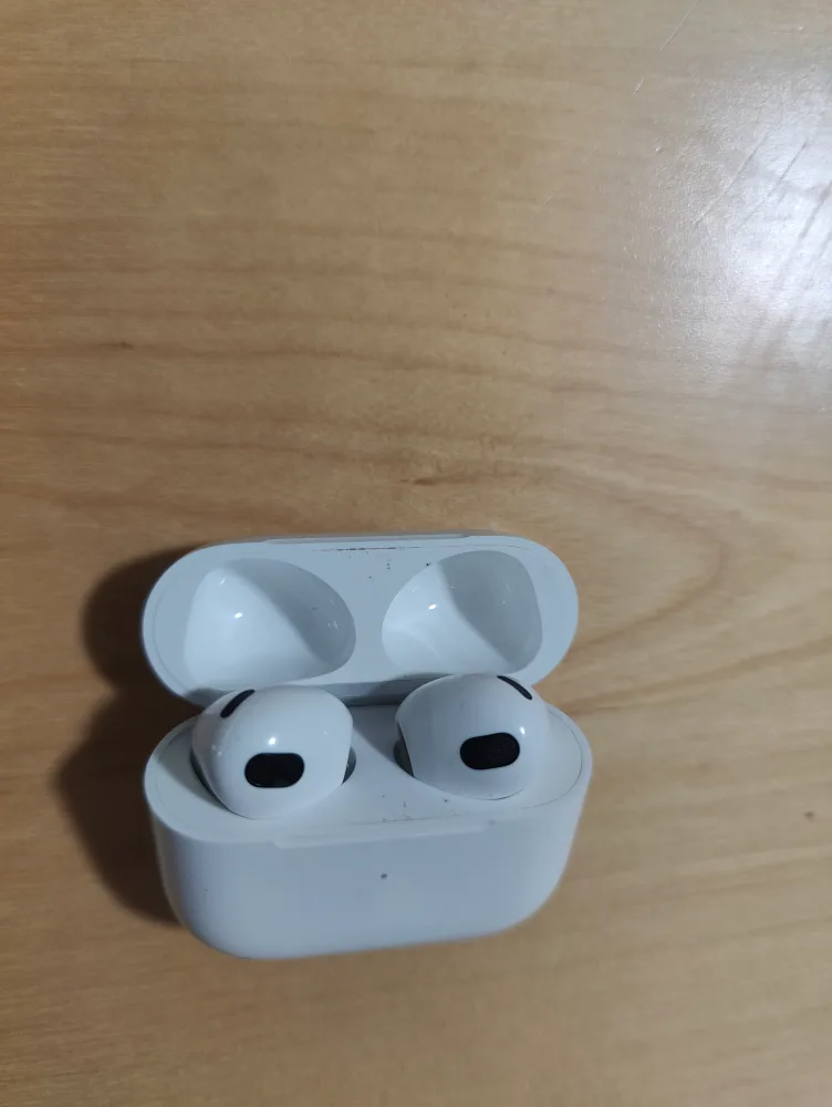 Apple AirPods 3 (3rd generation) image indicator(2)