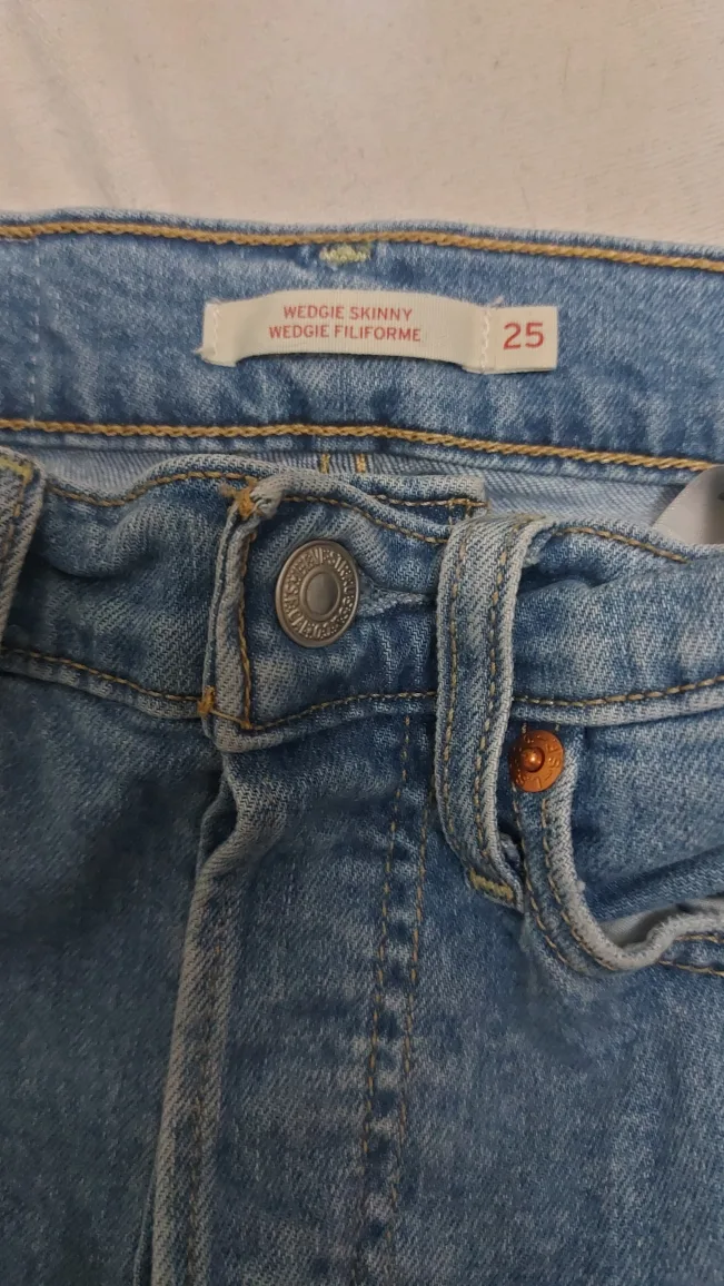 Levi's Wedgie Skinny Jeans - Size 25 image indicator(4)