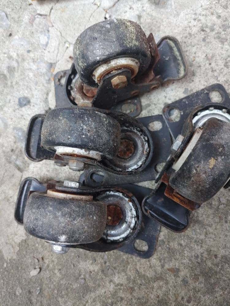 Set of 4 Used Caster Wheels - photo 3