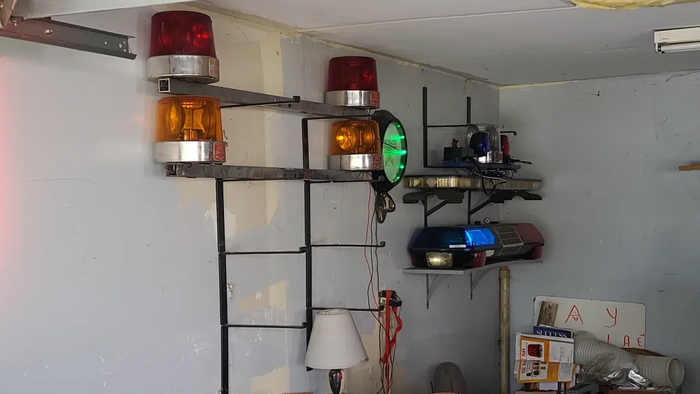 TWO FEDERAL SIGNAL TWIN BEACON RAY LIGHT BARS image indicator(2)