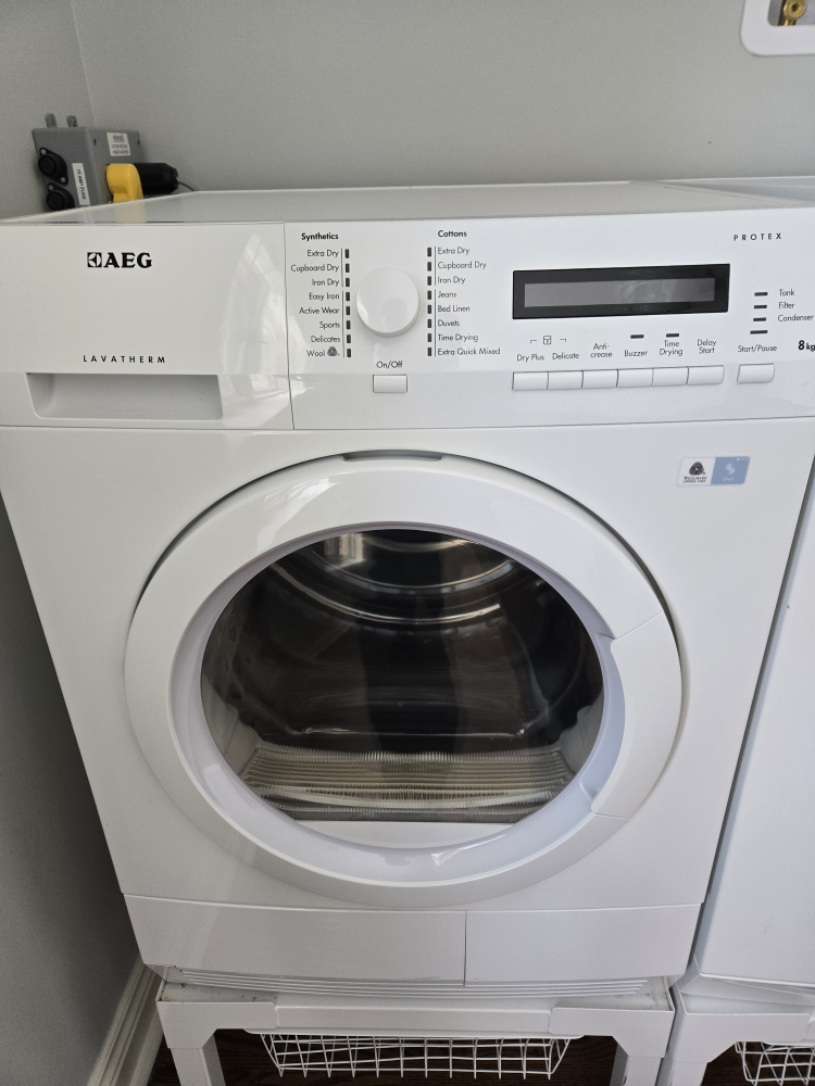 AEG Washer & Dryer (EUC) - photo 3