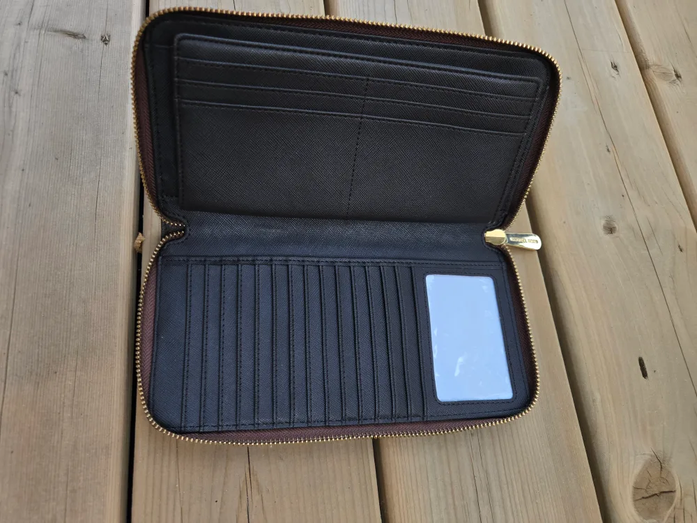 Michael Kors checkered wallet image indicator(3)