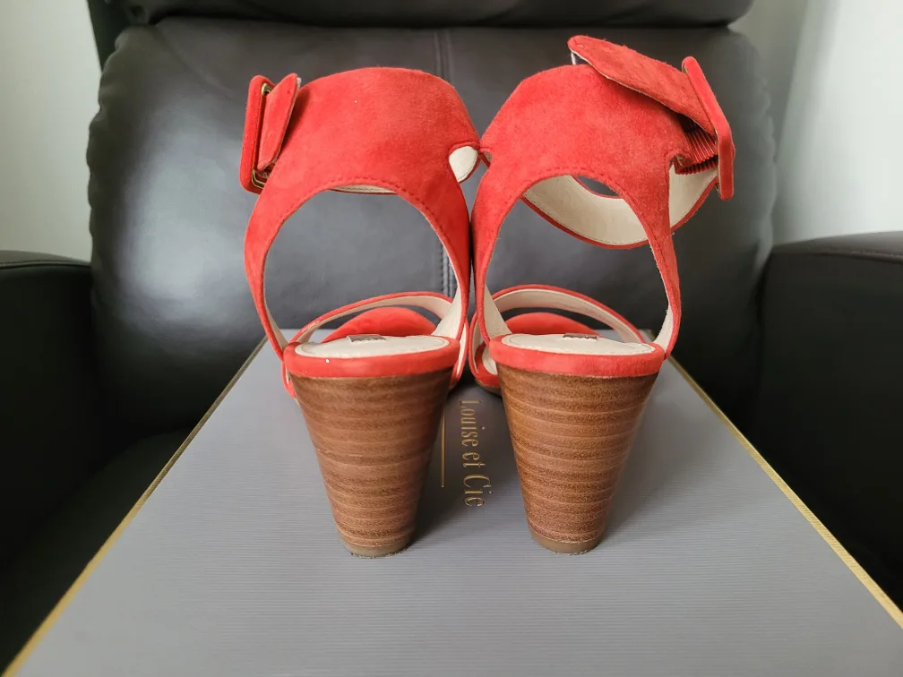 Wedge Sandals Size 7.5 | Louise et Cie image indicator(3)