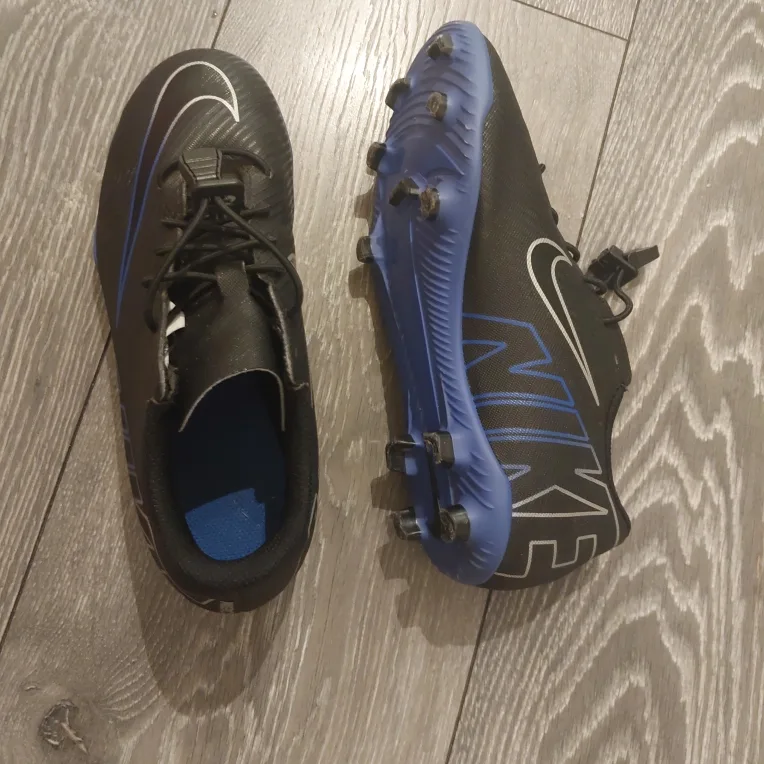 Nike Soccer Cleats image indicator(2)