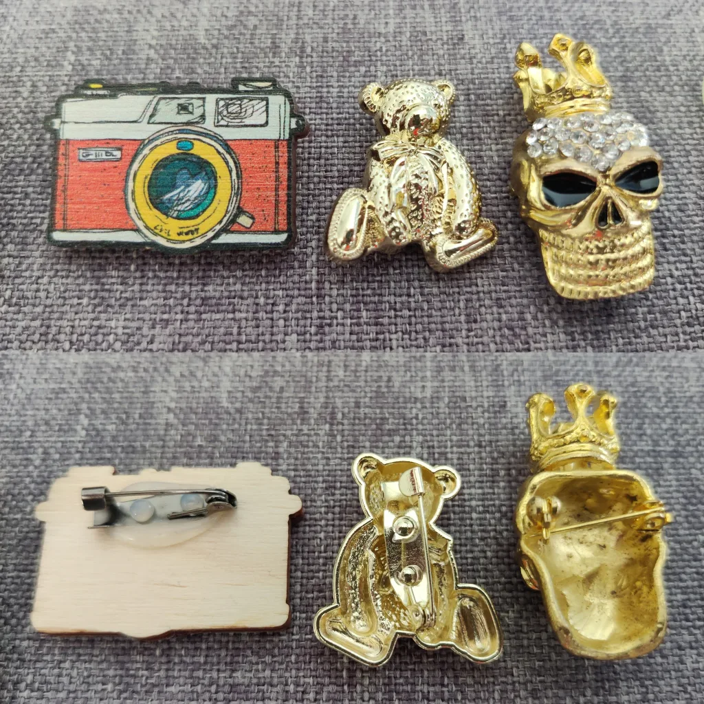 Brooche and collar pins bundle image indicator(8)