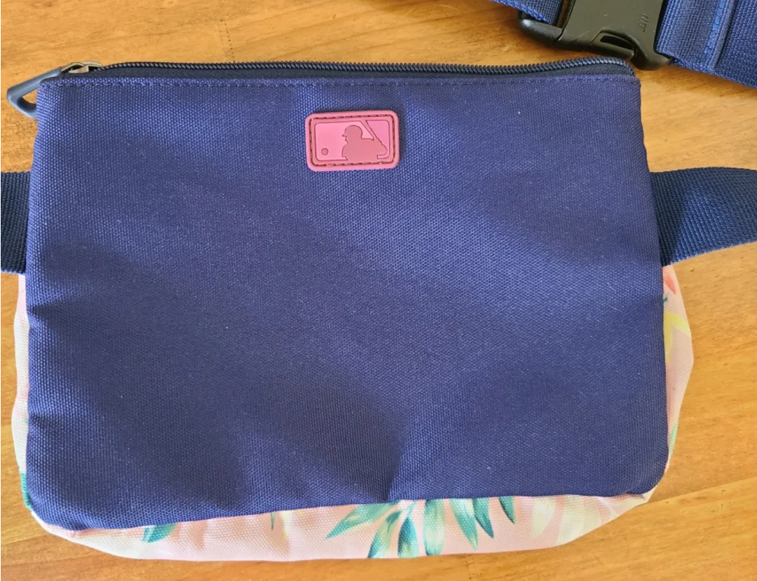 New York Yankees Fanny Pack image indicator(3)