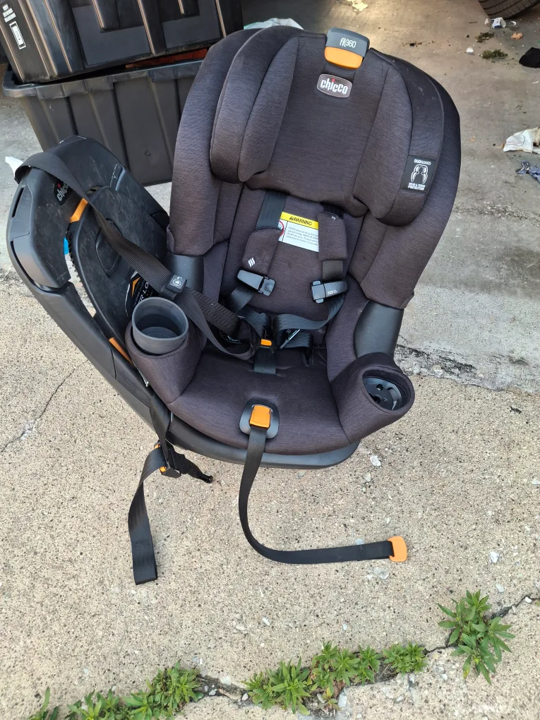 Chicco Fit360 Rotating Convertible Car Seat thumbnail
