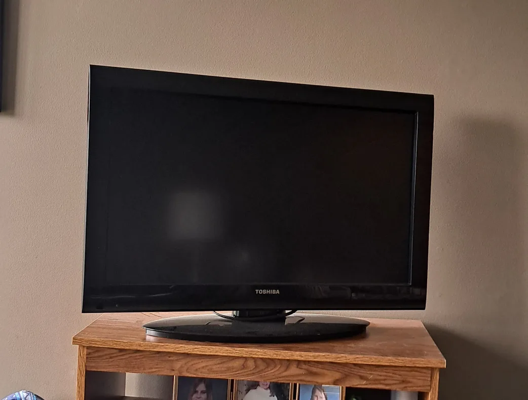 Toshiba 32C120U Television thumbnail