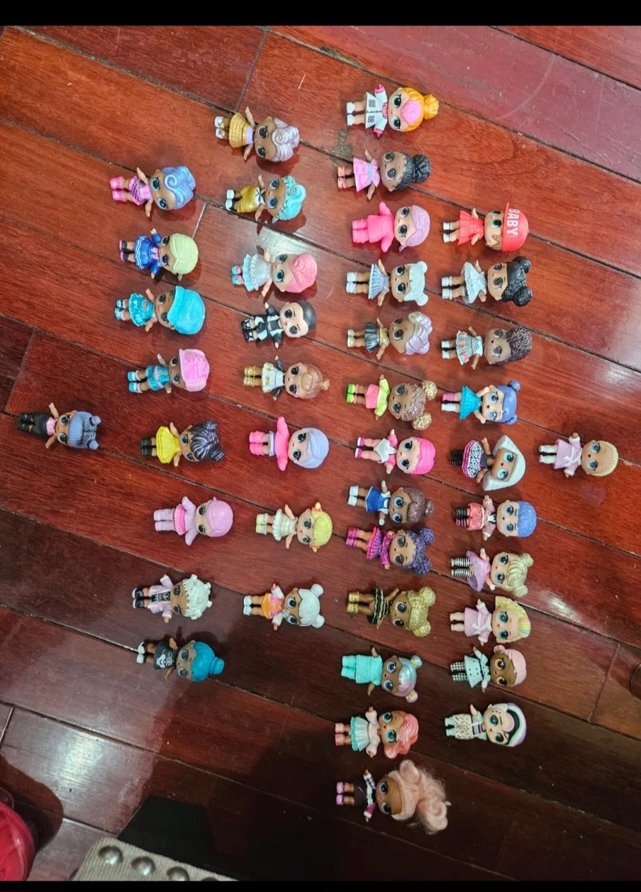 big bag with lots of LOL Surprise Dolls and Accessories image indicator(4)