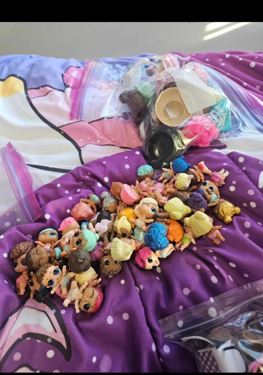 big bag with lots of LOL Surprise Dolls and Accessories image indicator(6)