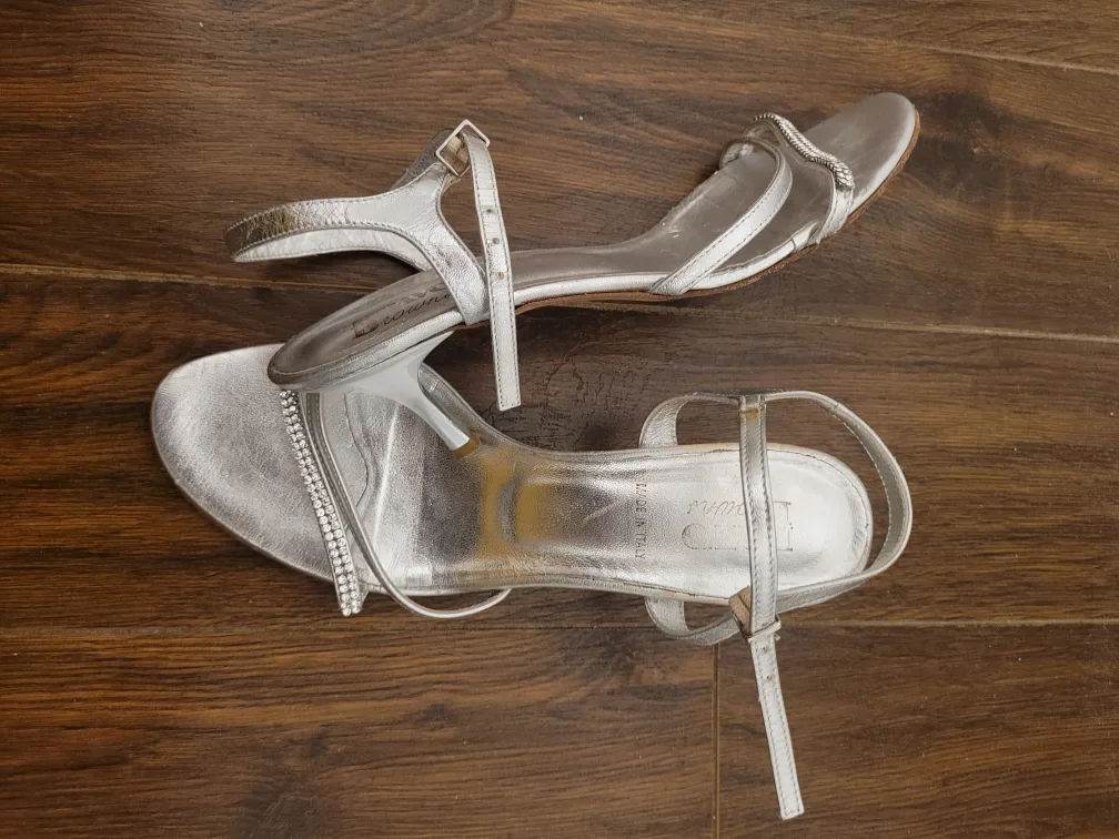 women's Browns  Silver Heels size 9 image indicator(3)