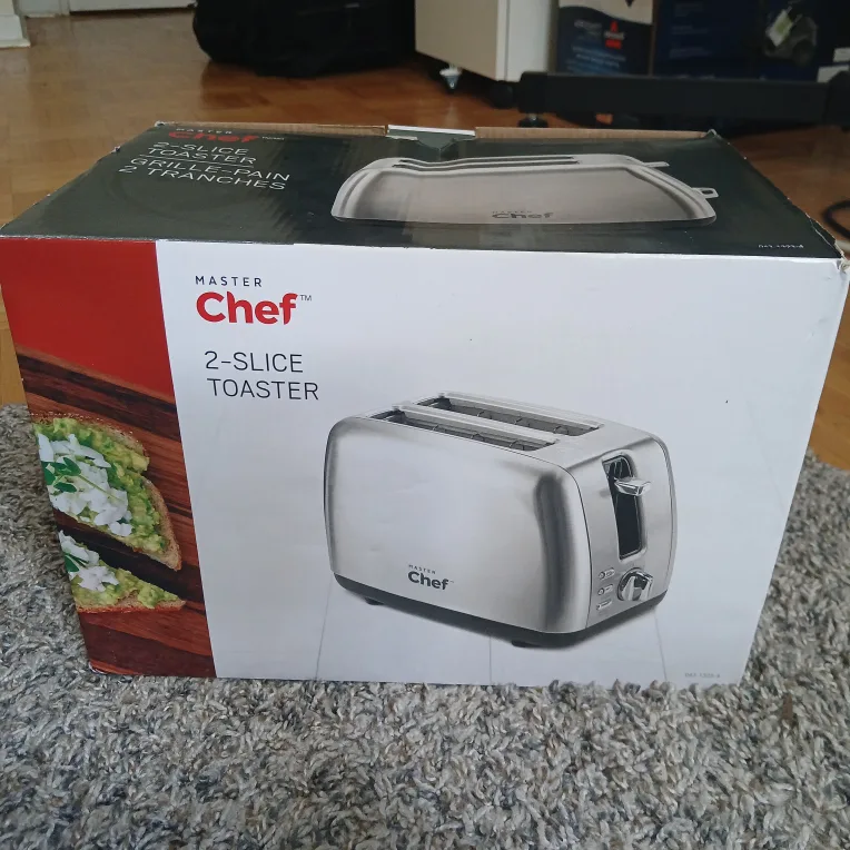 Master Chef 2-Slice Toaster - Like New! thumbnail