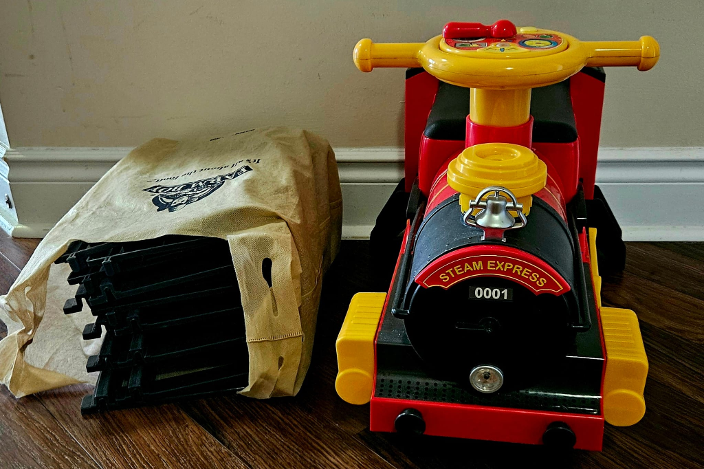 Ride-On Train with Track Set - photo 2
