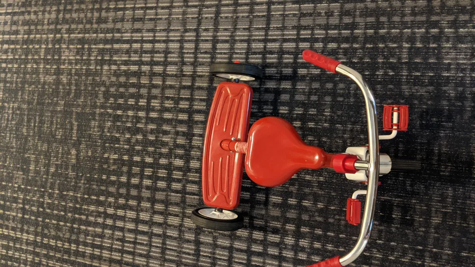 Radio Flyer Classic Red Tricycle image indicator(3)