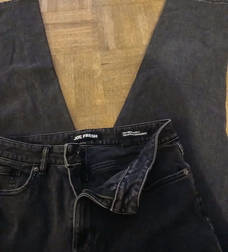 Joe Fresh High Rise Straight Jeans - Size 31 thumbnail