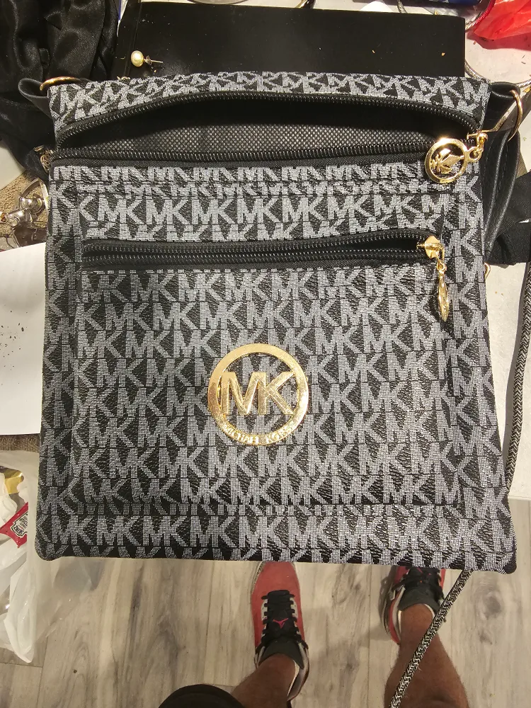 Michael Kors Crossbody Bag image indicator(2)