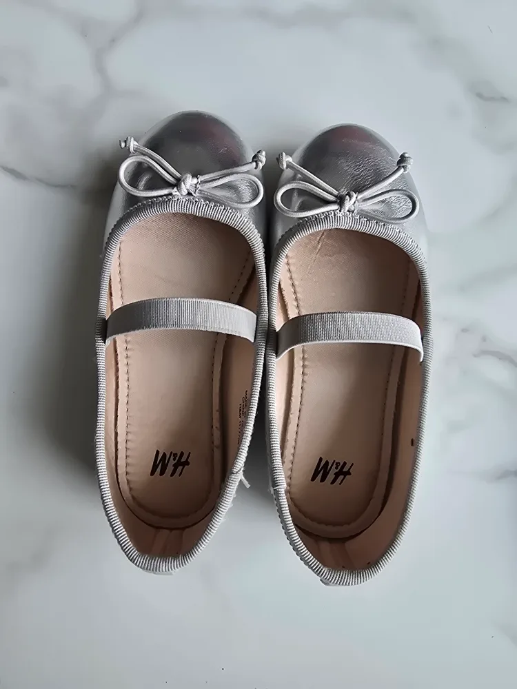 Girls Silver Mary Jane Flats H&M - Size 8.5 US image indicator(3)