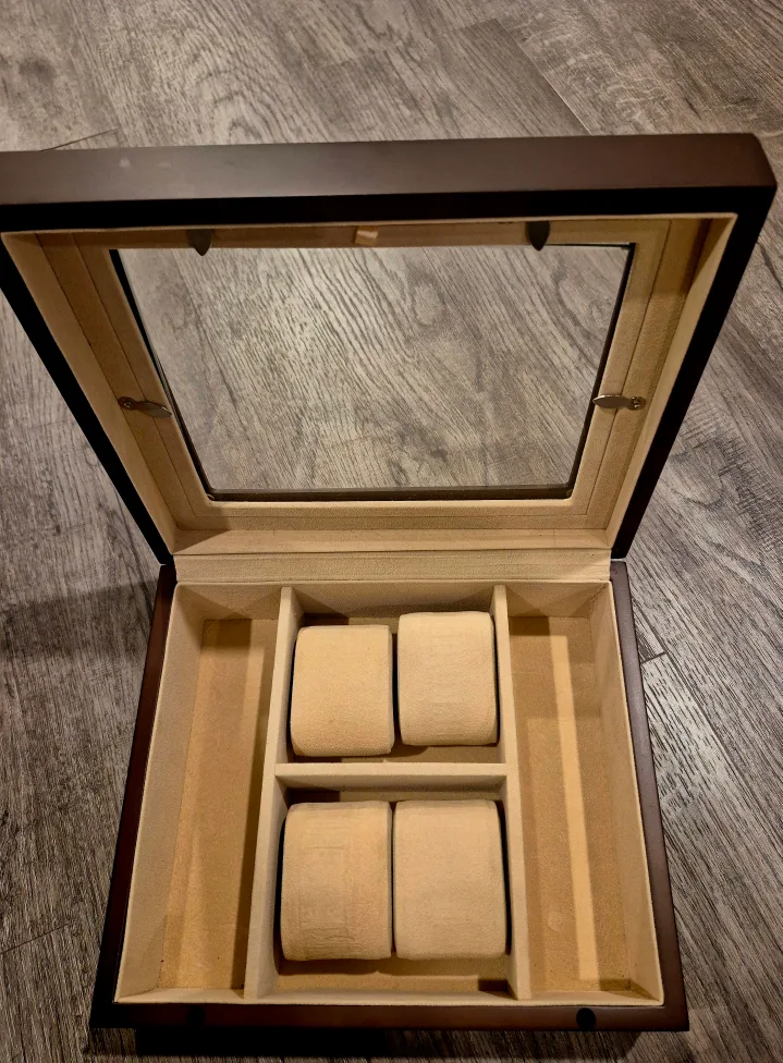 Wooden Watch Display Case image indicator(2)