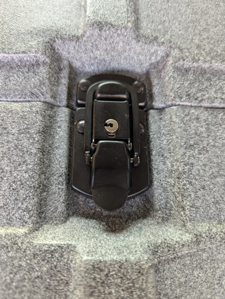 GREAT CONDITION *NO KEYS* hard shell golf club Case image indicator(9)