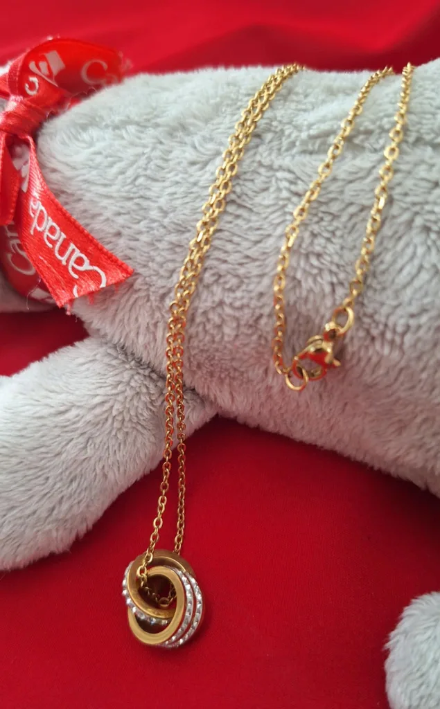 Gold Tone Necklace with Interlocking Rings thumbnail