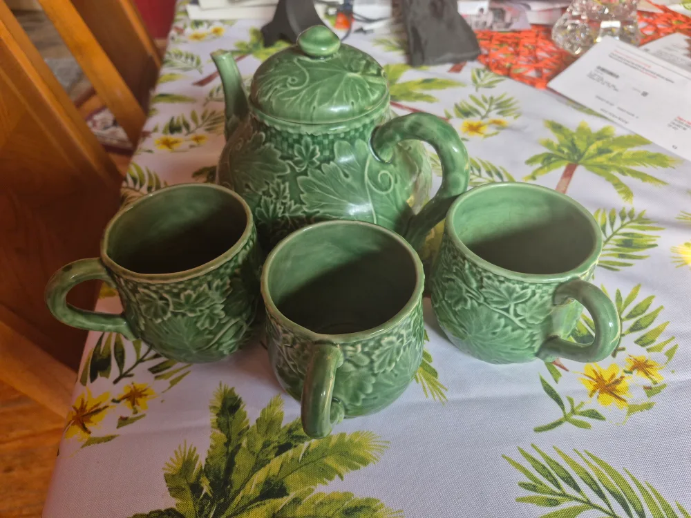 Green Ceramic Tea Set thumbnail