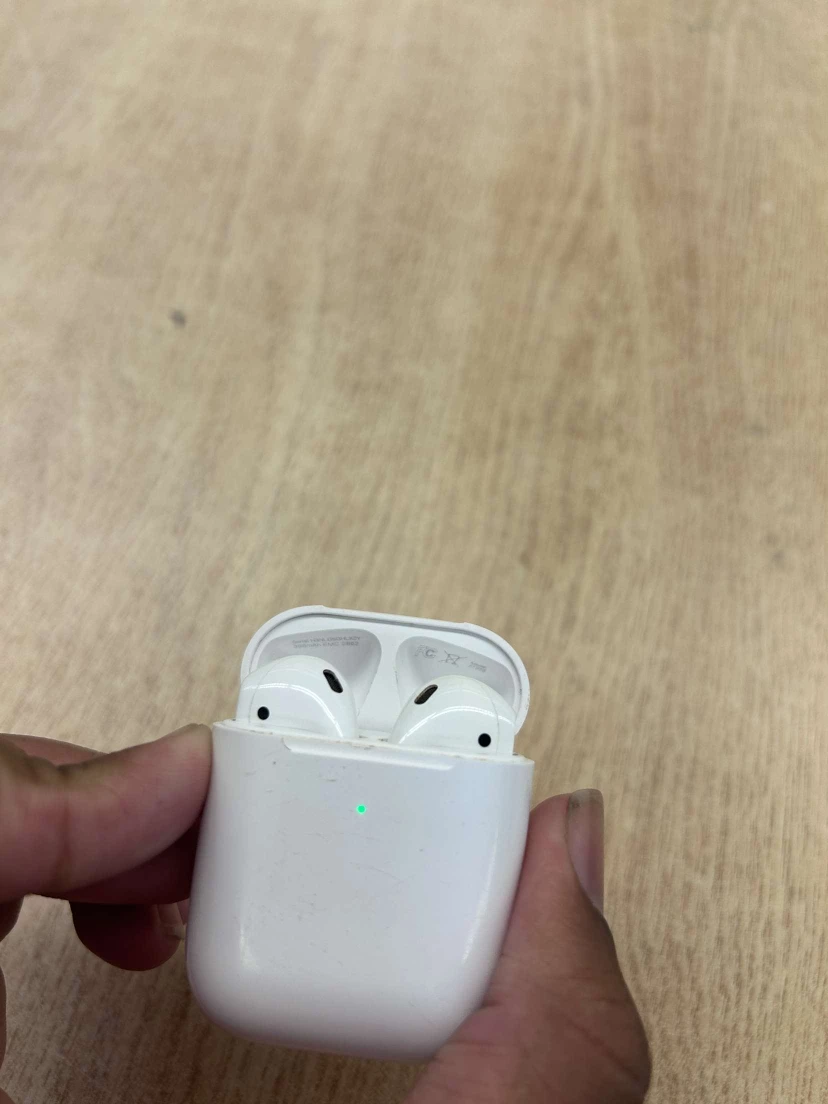 Apple AirPods with Case and box gen 1 - photo 2