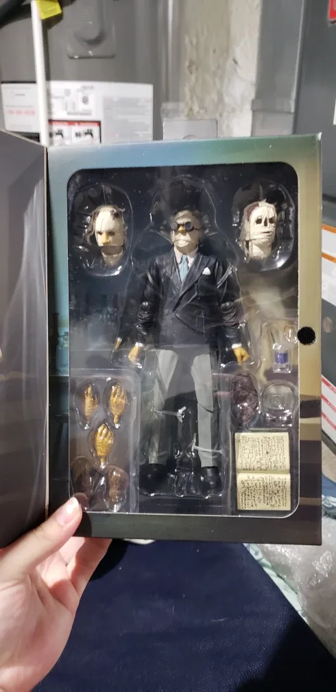 The Invisible Man Action Figure with Accessories image indicator(2)