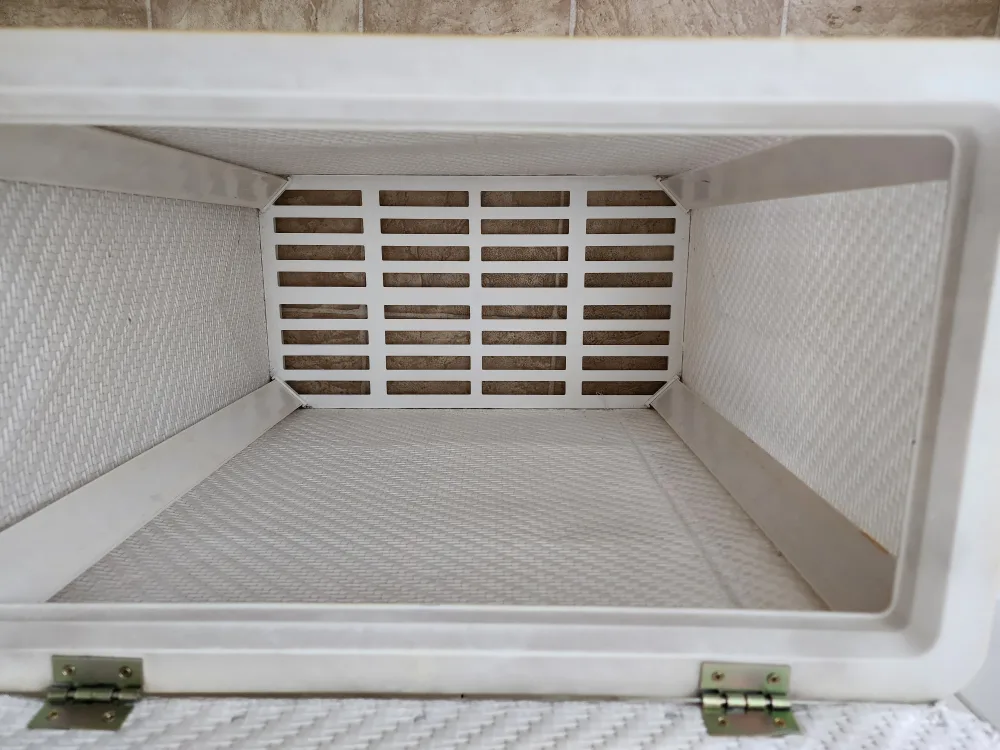 White Wicker Laundry Hamper image indicator(2)