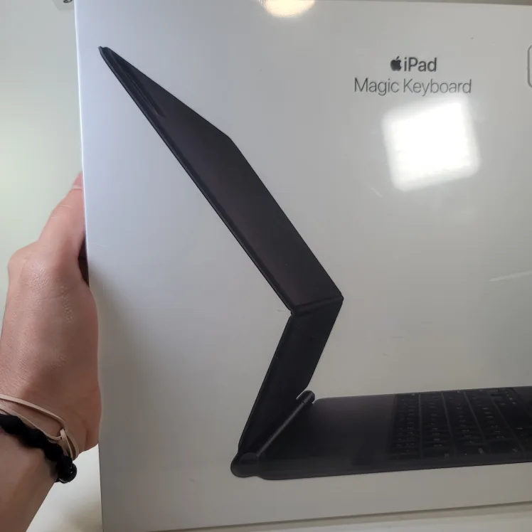 iPad Pro  Magic Apple Keyboard image indicator(2)