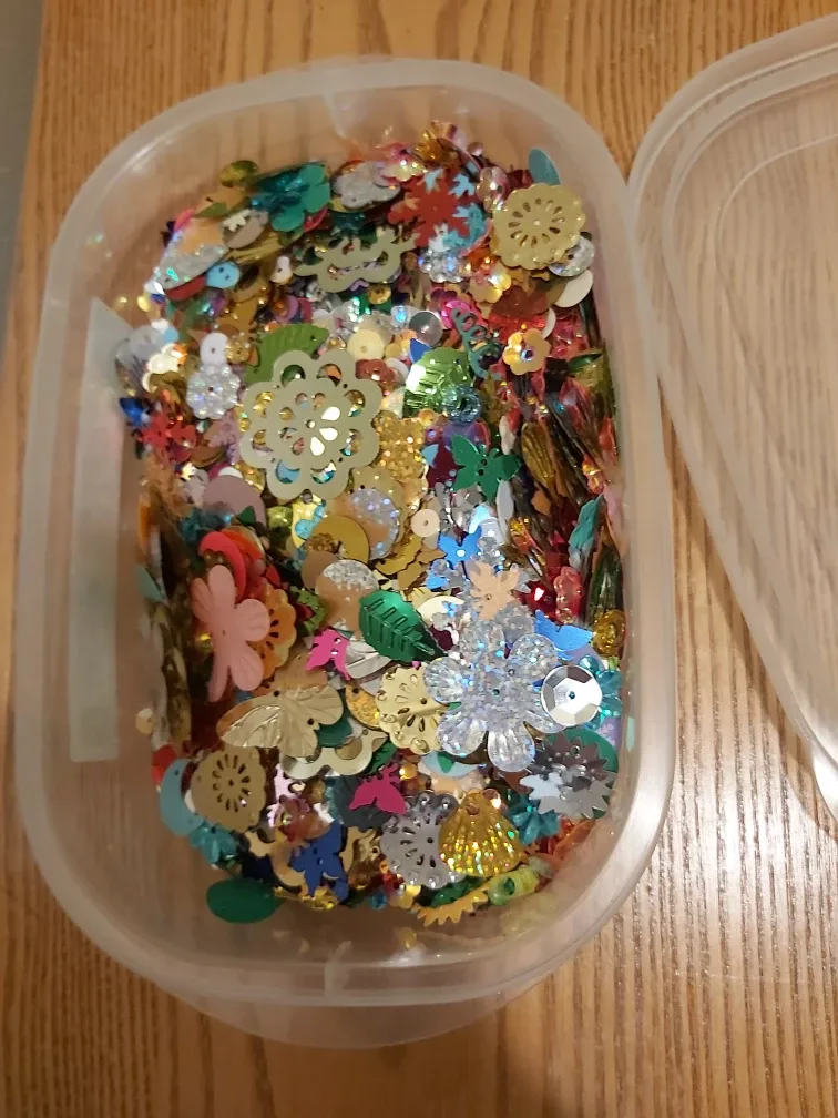 Mixed Sequins & Embellishments thumbnail