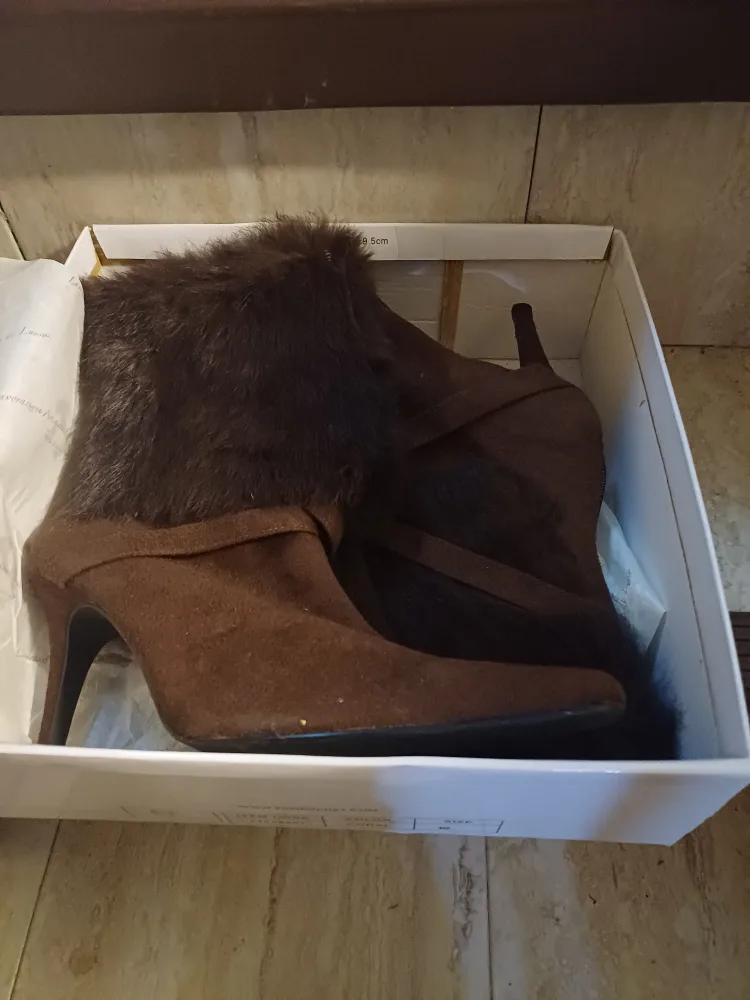 Fur Trimmed Brown high-heeled boots image indicator(4)