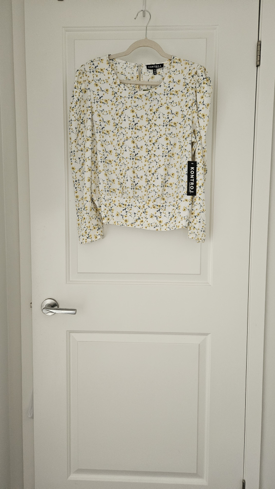 Brand new, Yellow and Blue Floral Top Blouse, Size Medium - photo 4