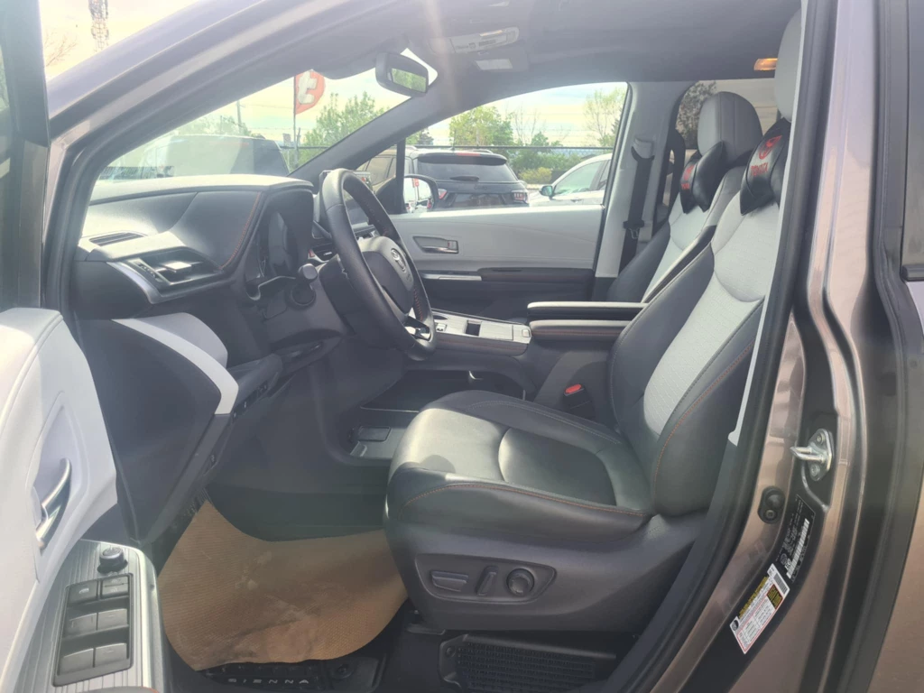 2023 Toyota Sienna XSE Hybrid - photo 4