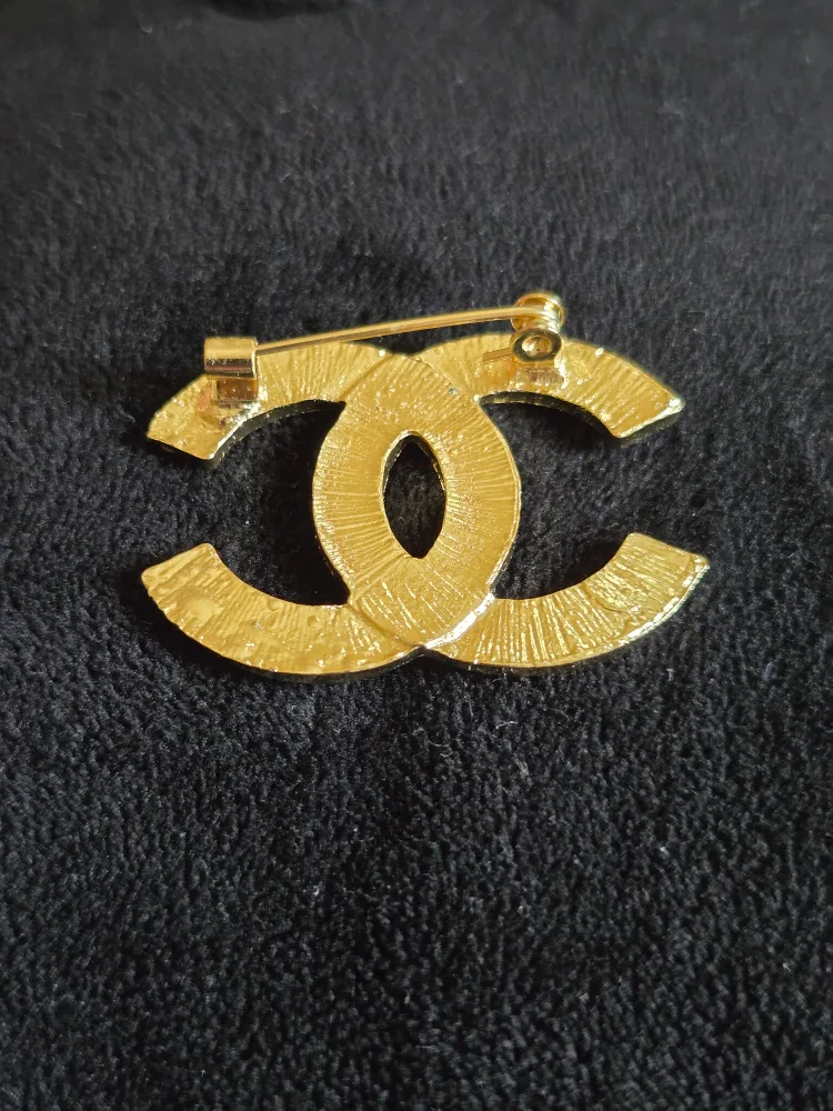 Chanel gold rhinestones brooch image indicator(4)