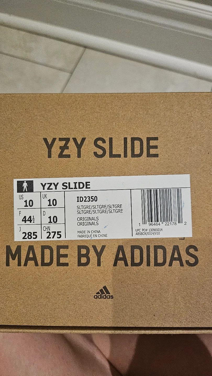 Yeezy Slide size 10 Brand New AUTHENTIC image indicator(3)