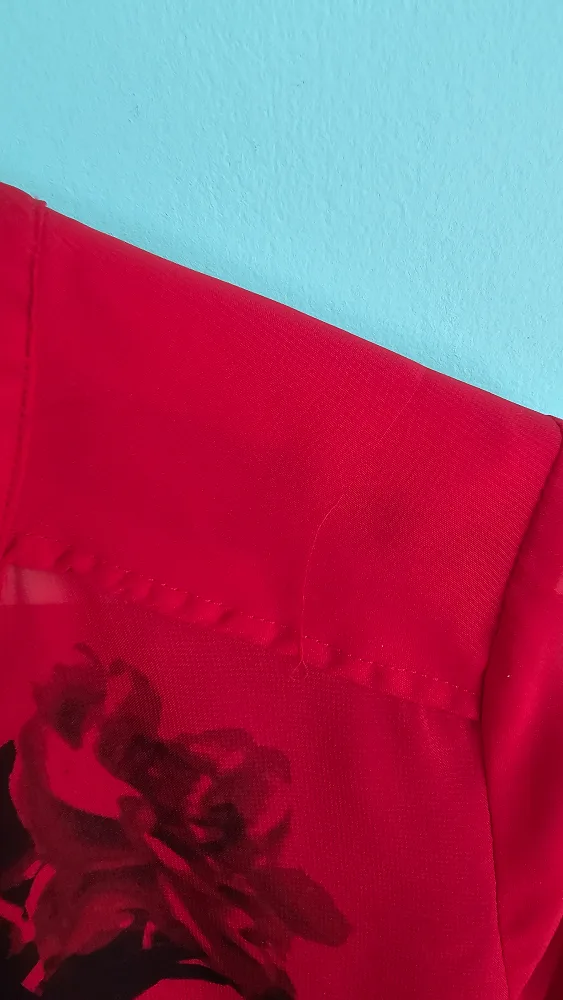 Le Chateau Red Floral Blouse image indicator(4)