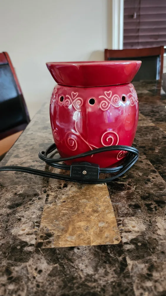Heart-shaped Wax Warmer thumbnail