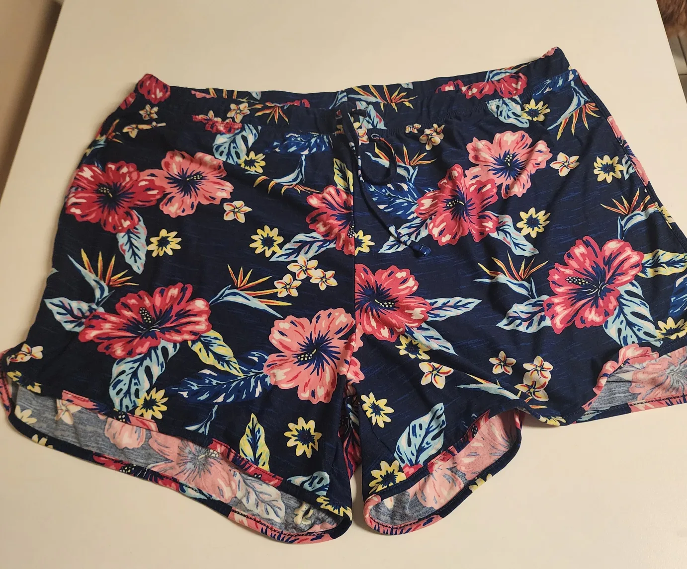Off-the-Shoulder Top & Floral Shorts SET thumbnail