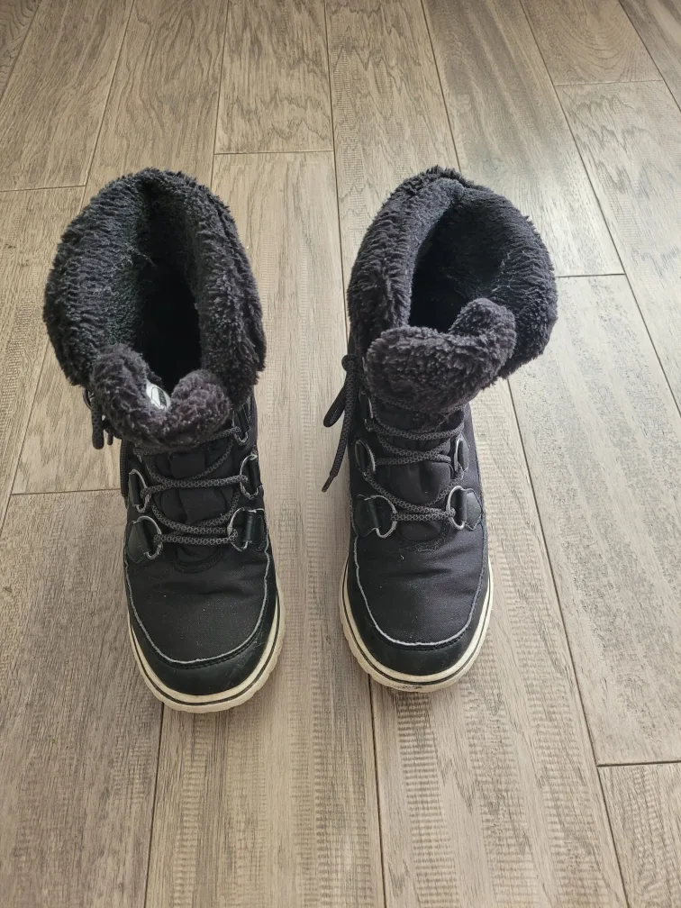 Black winter boots size 6 thumbnail