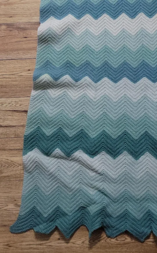 Chevron Pattern Knit Throw Blanket thumbnail