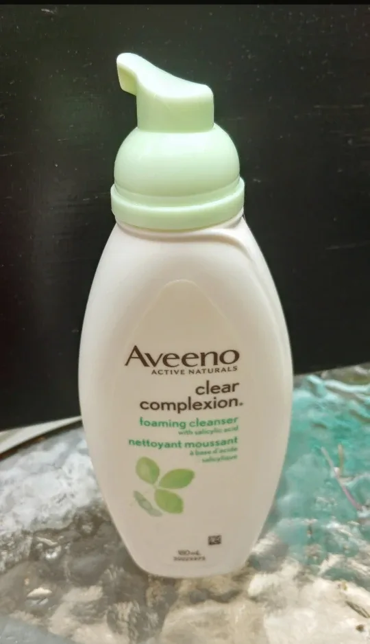 Aveeno Clear Complexion Foaming Cleanser thumbnail