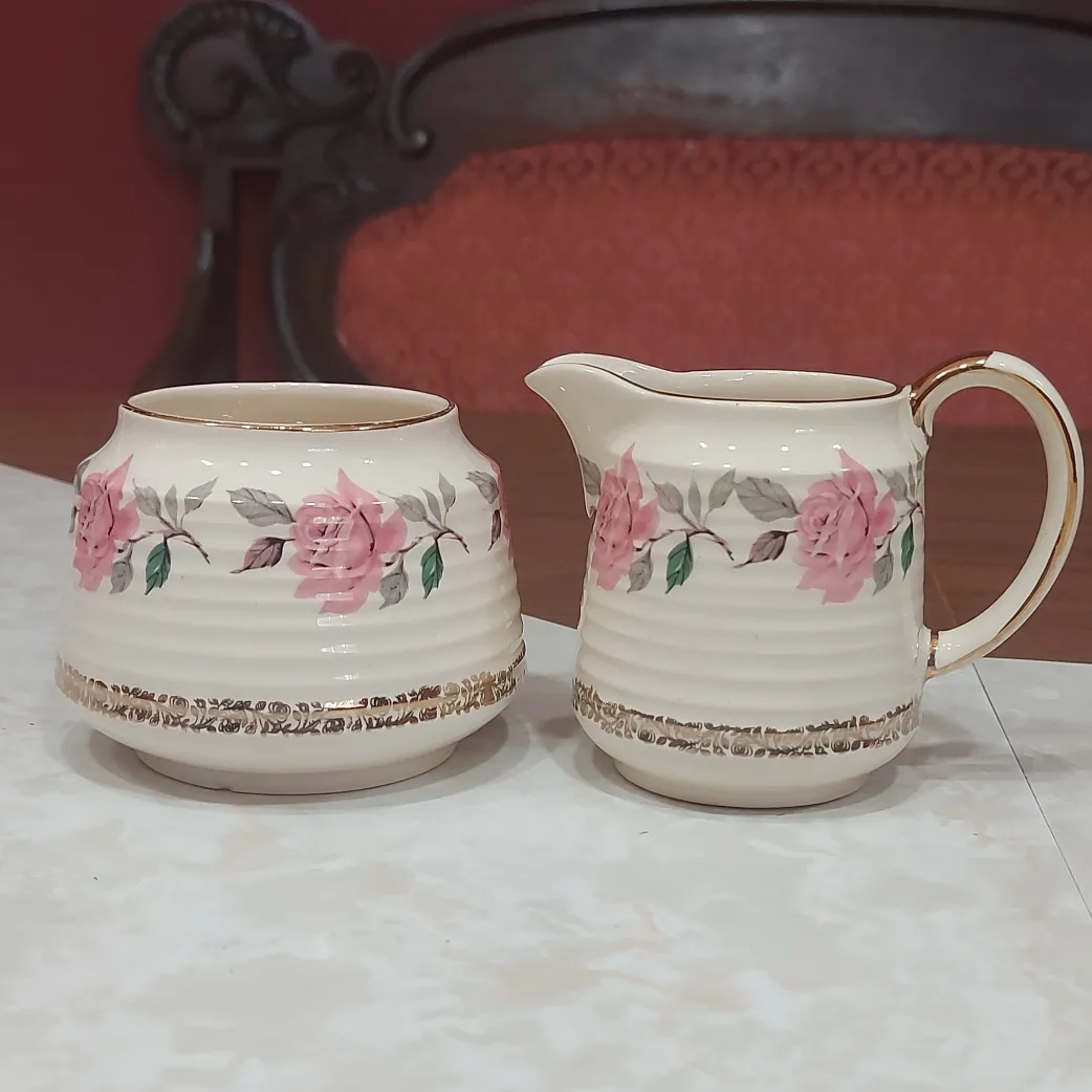 vintage rose creamer and sugar bowl! 🫖 trades accepted! thumbnail