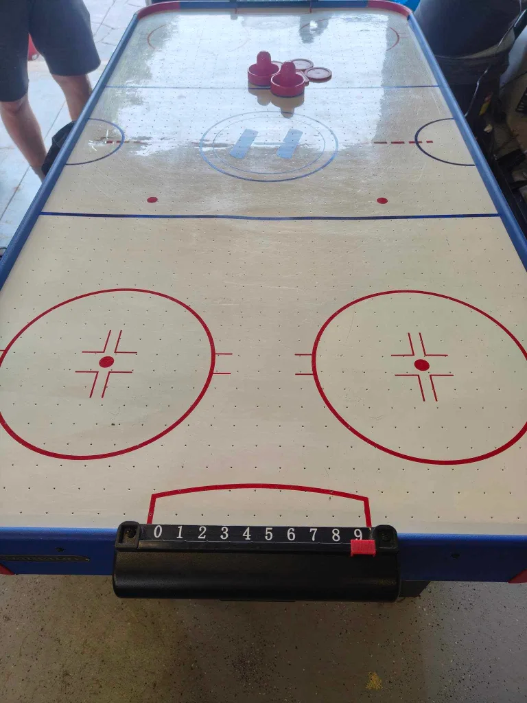 Air Hockey Table with Accessories image indicator(6)