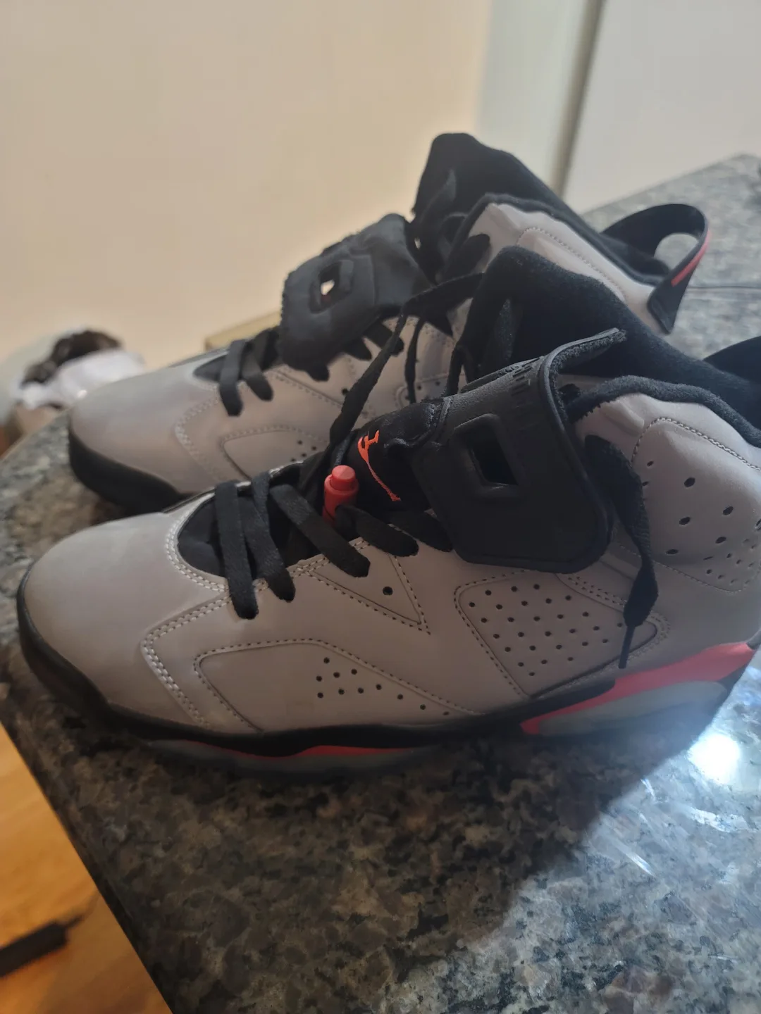 Mens basketball shoes. Reflections. Retro - Grey/Black image indicator(3)