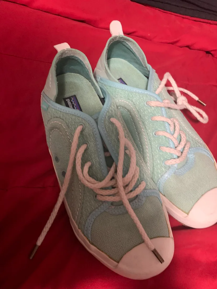$20 Pantagonia shoes thumbnail